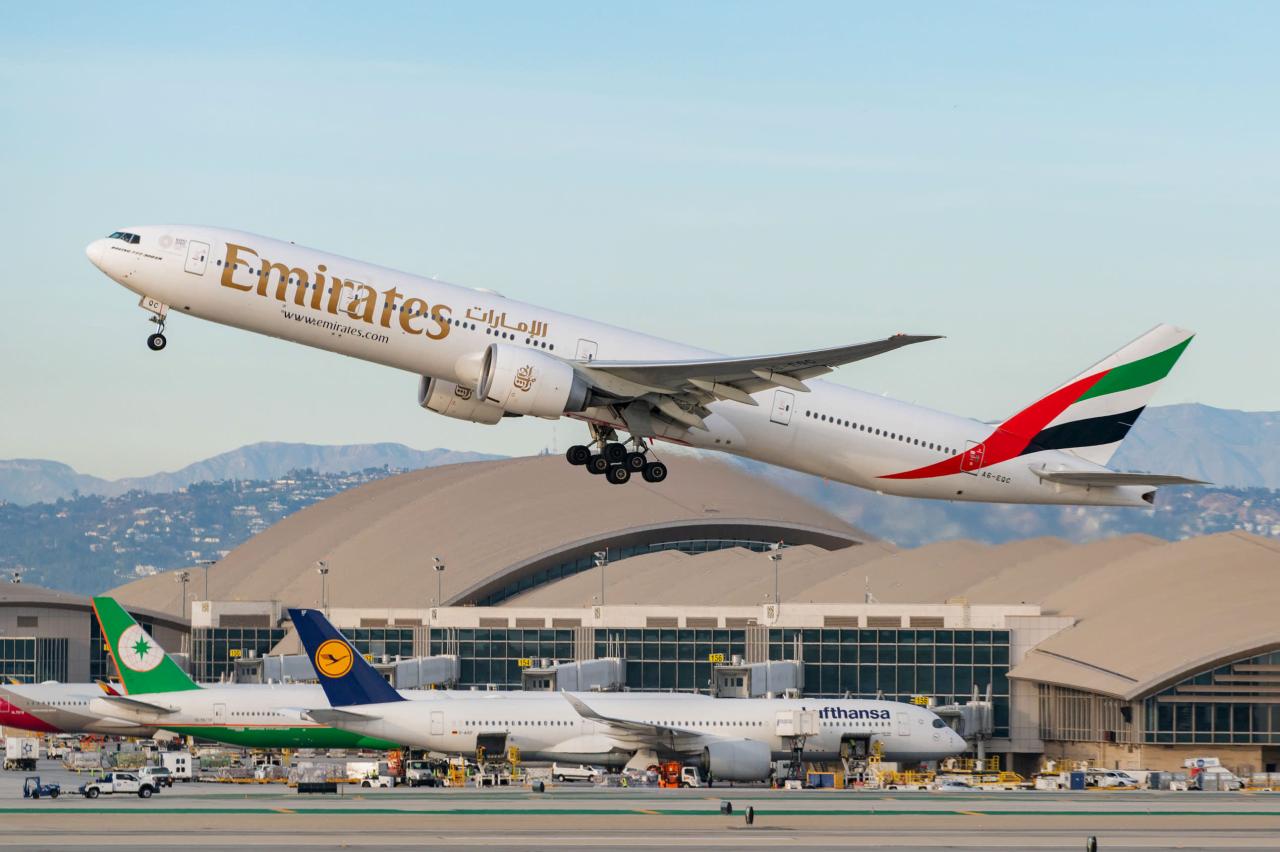 Emirates announces billion order for 95 Boeing aircraft : r/anime_titties