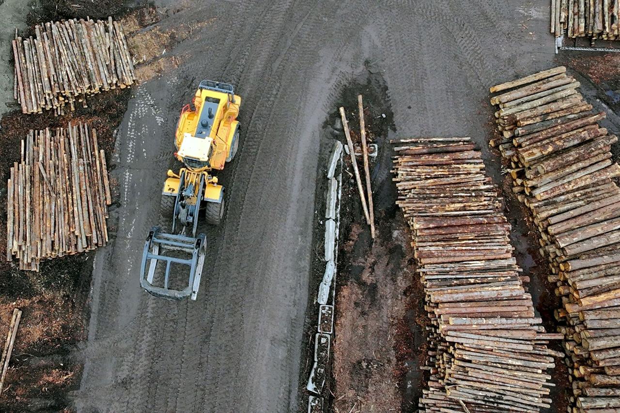 Trump threatens a 35% tariff on Canadian goods, and he may double what most other nations are charged | CNN Business