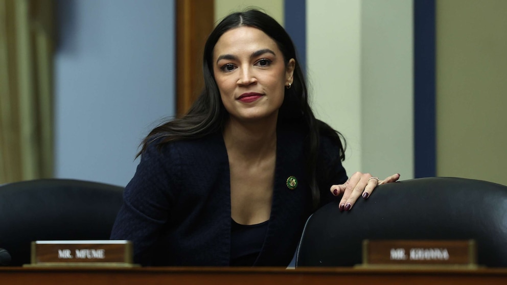 Alexandria Ocasio-Cortez 'not planning' a primary challenge to Sen. Kirsten Gillibrand - ABC News