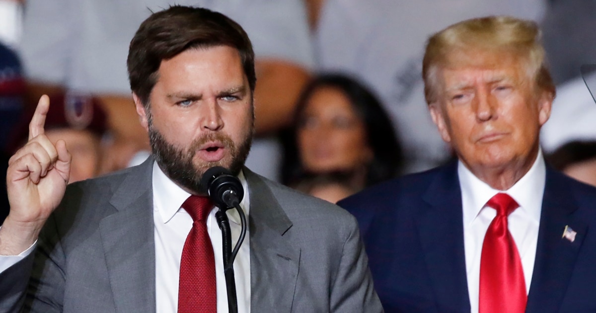 JD Vance, người được Trump chọn để tranh cử tổng thống, là ai?