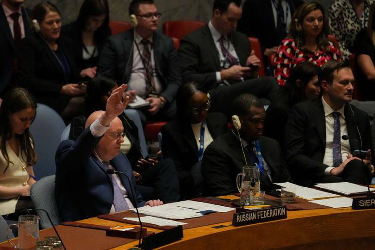 Anh, Pháp không đồng ý quyết định của Mỹ, vì sao không phủ quyết ở Hội đồng Bảo an?