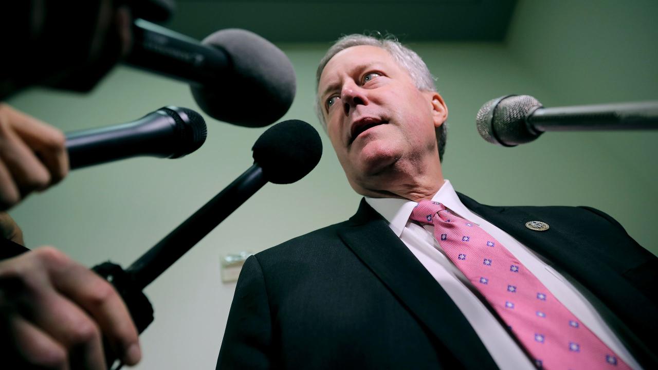 Mark Meadows bình luận về lời khai của Michael Cohen và vấn đề phủ nhận phân biệt chủng tộc ở Mỹ | GQ