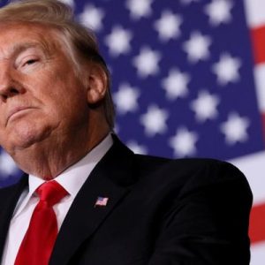 Tổng thống Donald Trump đang làm gì trong những ngày tại vị cuối cùng?